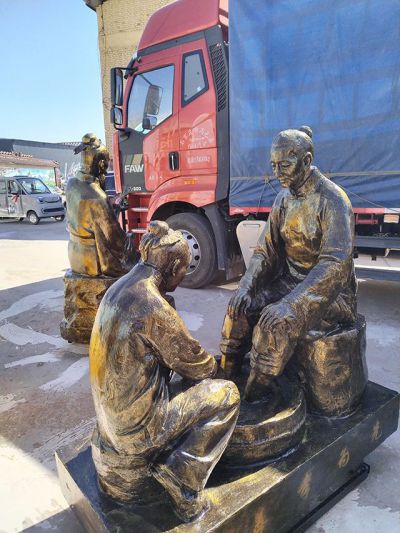 百善孝為先——洗腳玻璃鋼仿銅人物雕塑